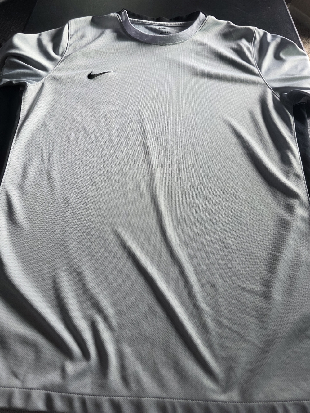 Used Mens size Large Nike Dri fit Shirt in gray